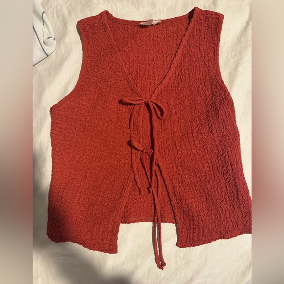 Tops - Boutique front tie top SO cute